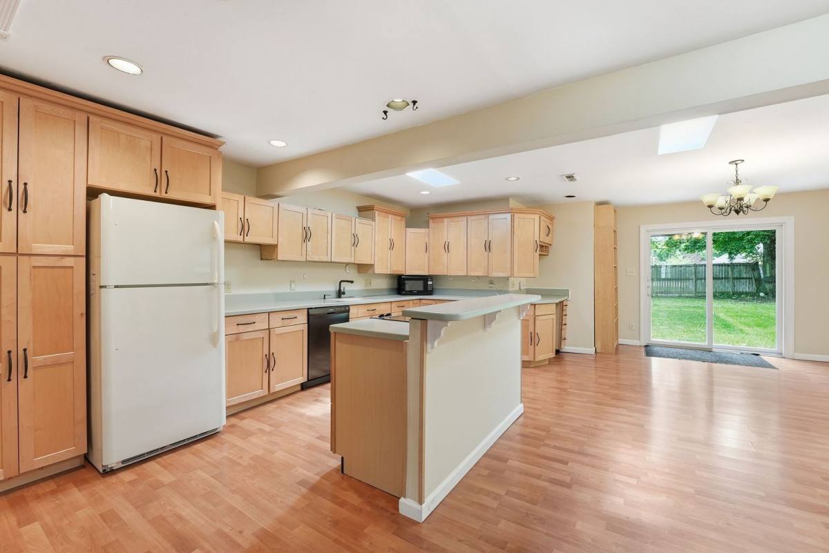 House for rent at 7605 Fisher Dr, Falls Church, VA 22043