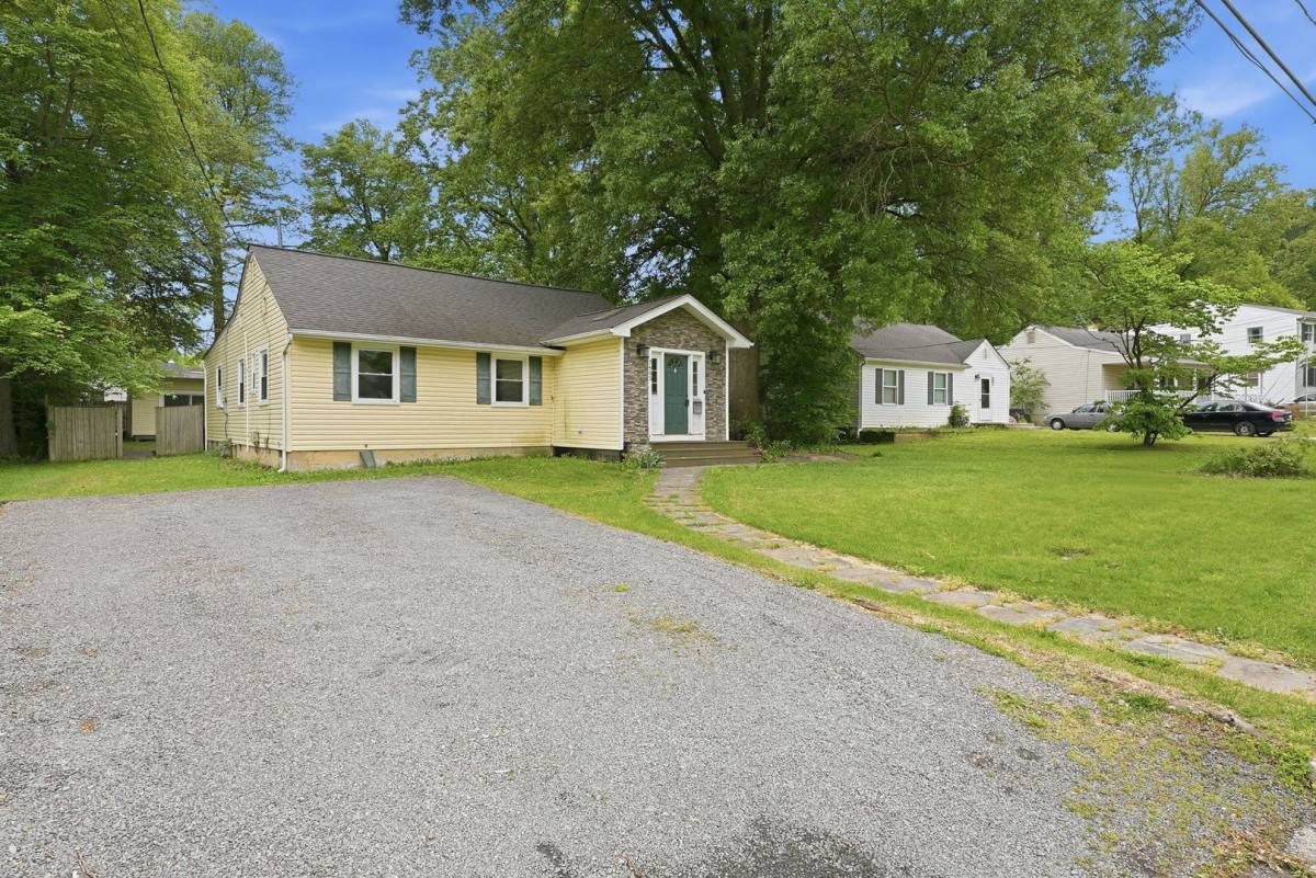 House for rent at 7605 Fisher Dr, Falls Church, VA 22043