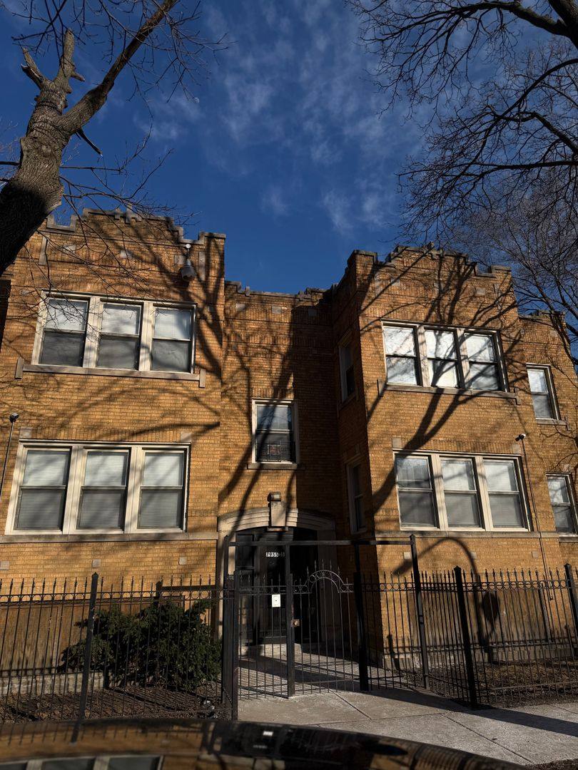 Apartment for rent at 7955-57 S Maryland Ave, Chicago, IL 60619