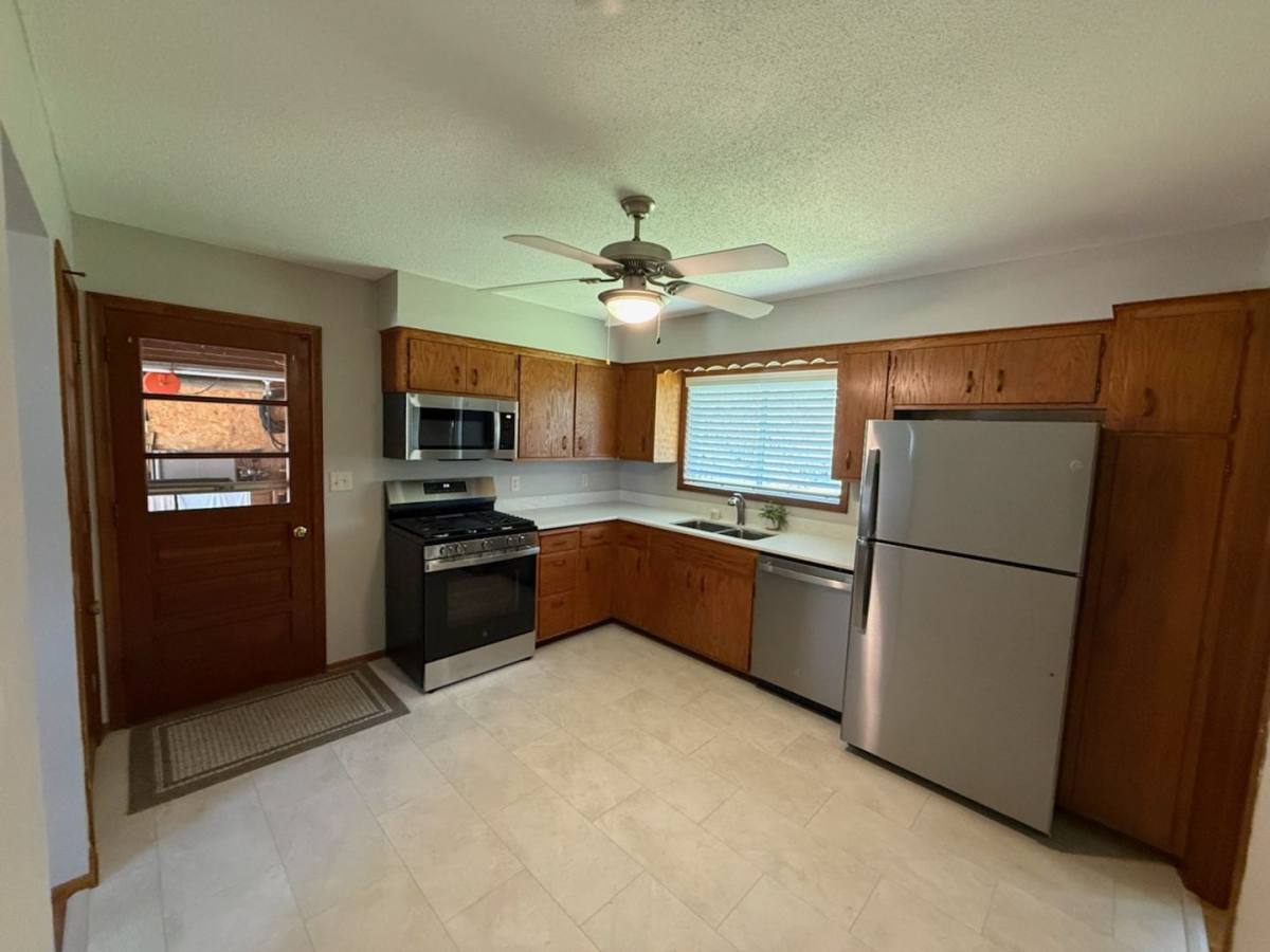 House for rent at 1916 Turquoise Trail, Saint Paul, MN 55122