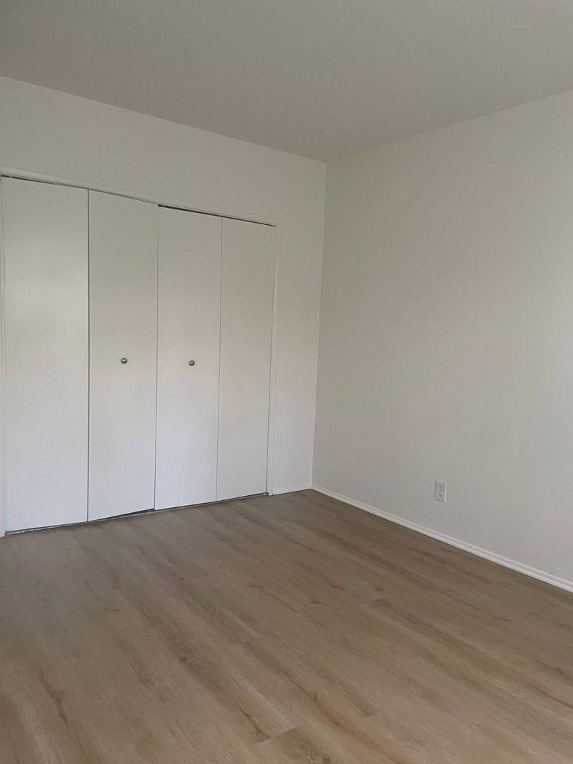 Apartment for rent at 320 S Elm Dr, Beverly Hills, CA 90212