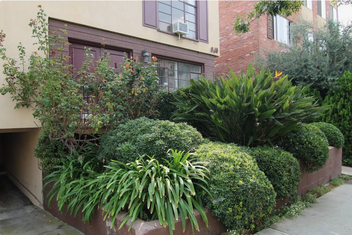 Apartment for rent at 320 S Elm Dr, Beverly Hills, CA 90212