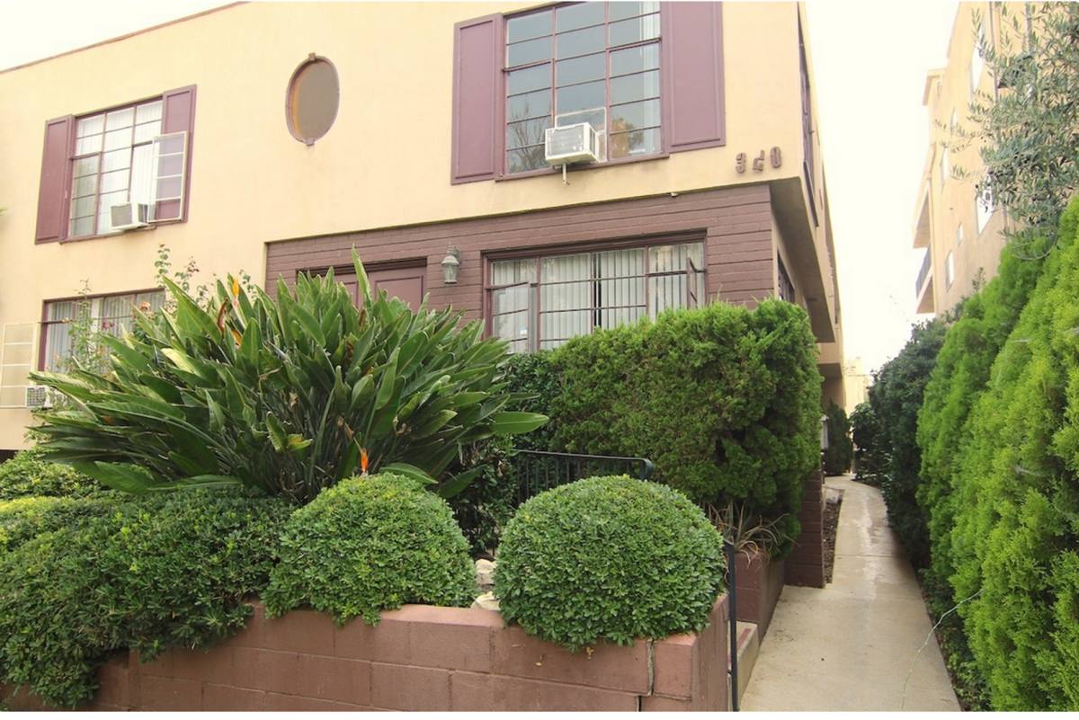 Apartment for rent at 320 S Elm Dr, Beverly Hills, CA 90212