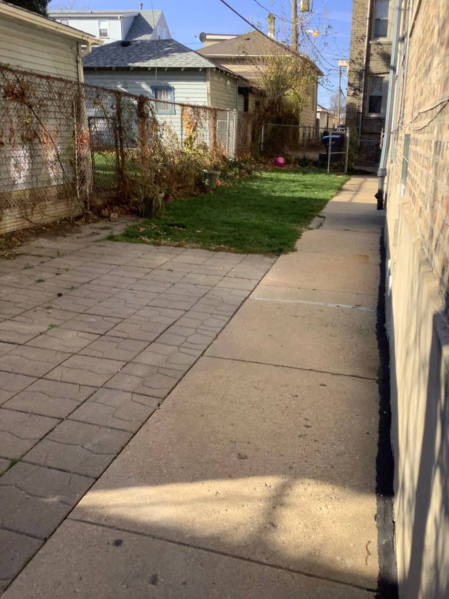 Apartment for rent at 4823 W Addison St, Chicago, IL 60641