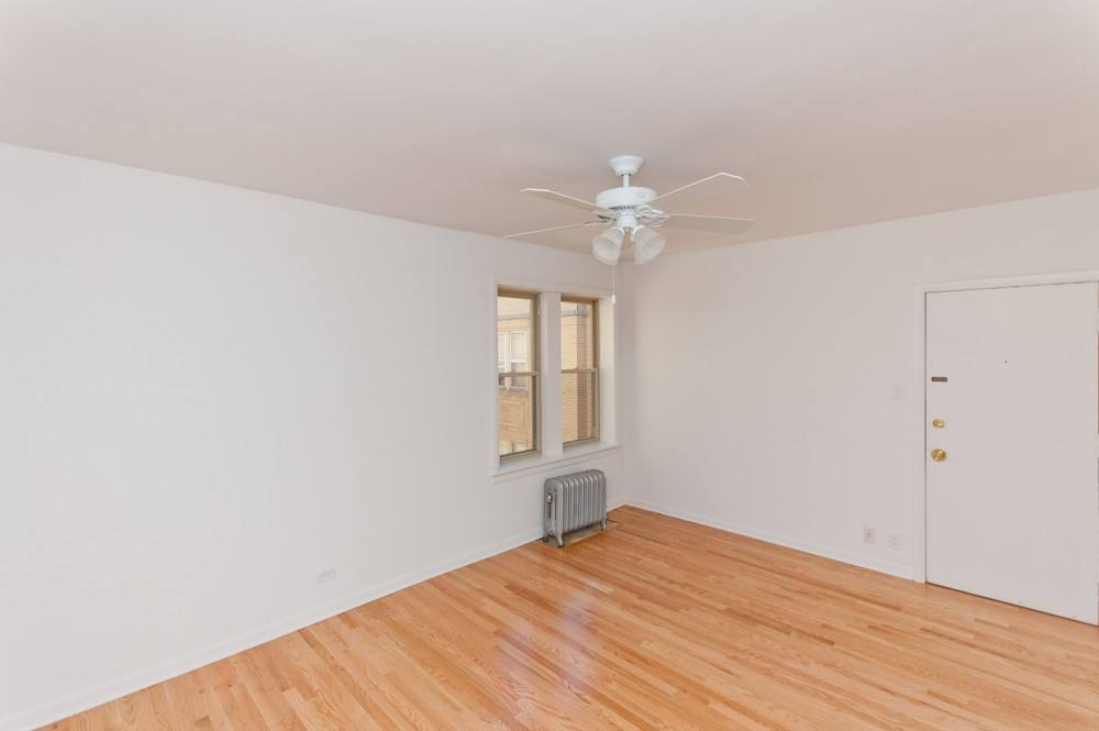 Apartment for rent at 4823 W Addison St, Chicago, IL 60641