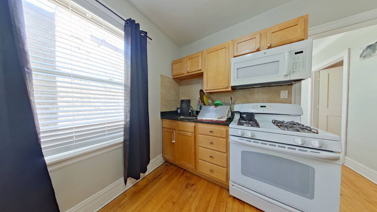 Apartment for rent at 4823 W Addison St, Chicago, IL 60641