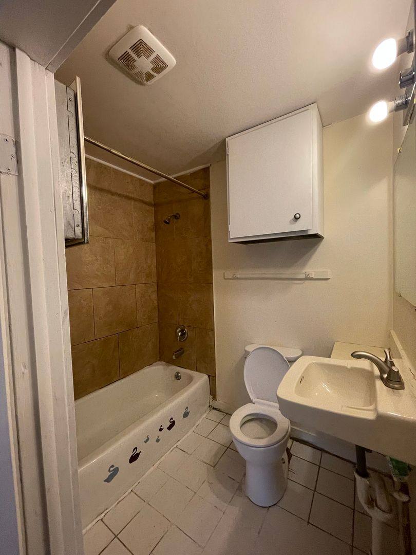Apartment for rent at 45 1 2 Willow St, Burlington, VT 05401
