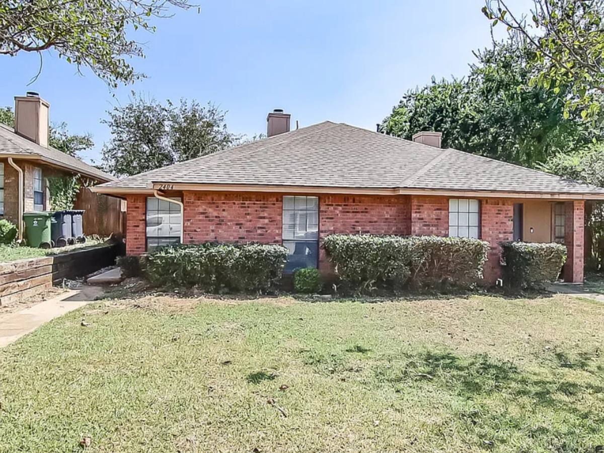House for rent at 2402 Kingsford Court, Arlington, TX 76017