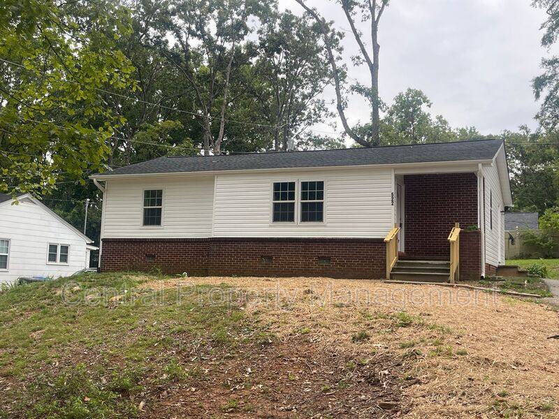 House for rent at 522 Pennwood Dr, Spartanburg, SC 29306
