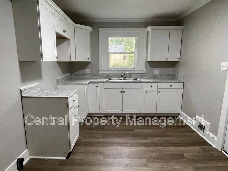 House for rent at 522 Pennwood Dr, Spartanburg, SC 29306