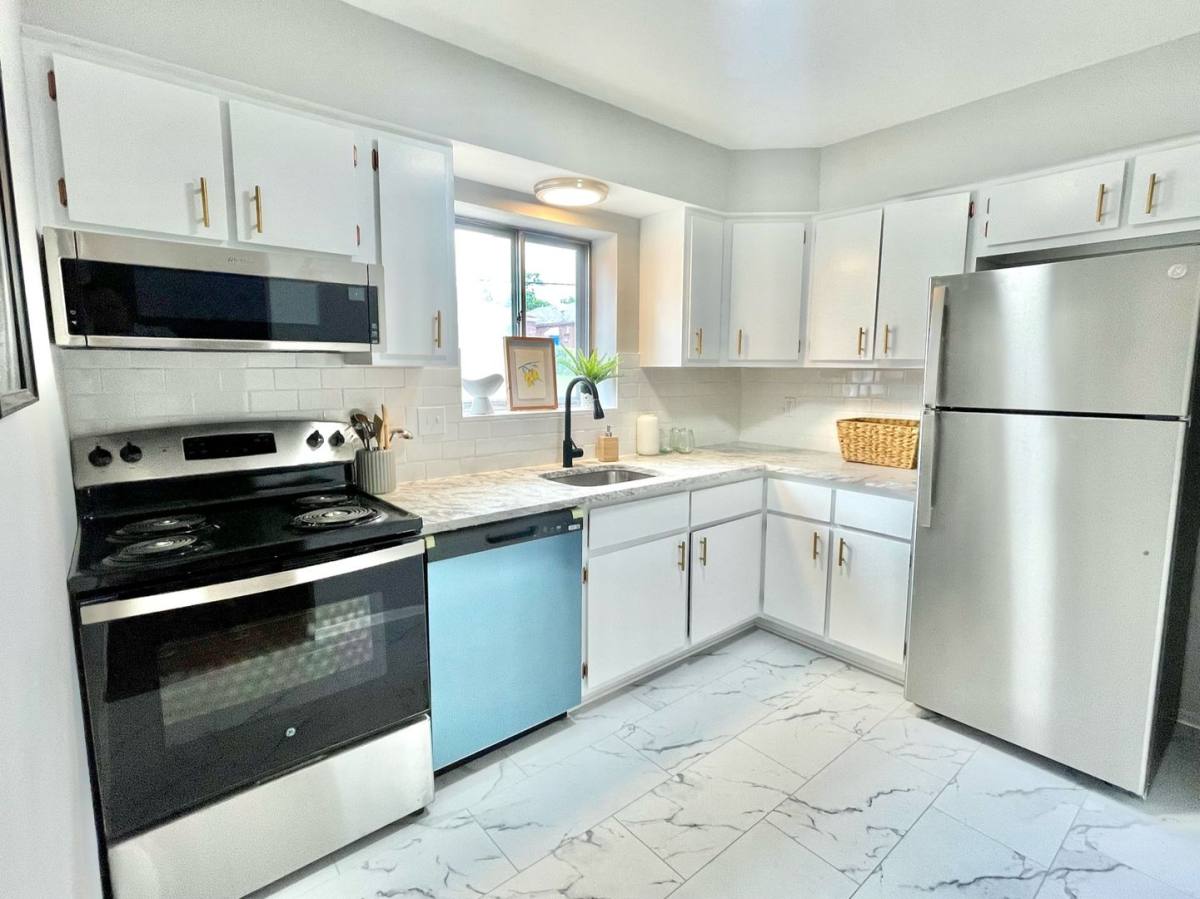 Apartment for rent at 5445 Chippewa St, Saint Louis, MO 63109