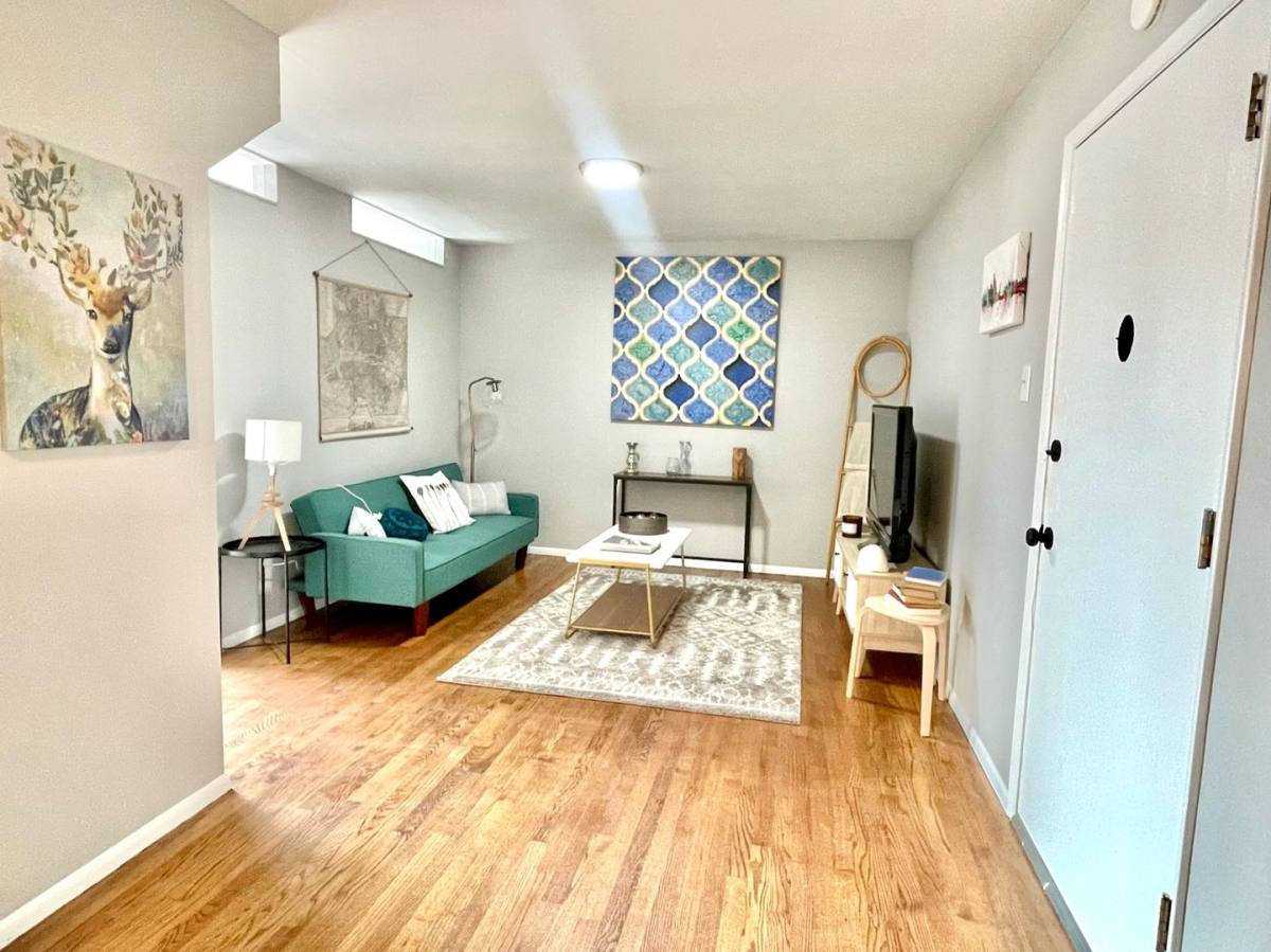 Apartment for rent at 5445 Chippewa St, Saint Louis, MO 63109