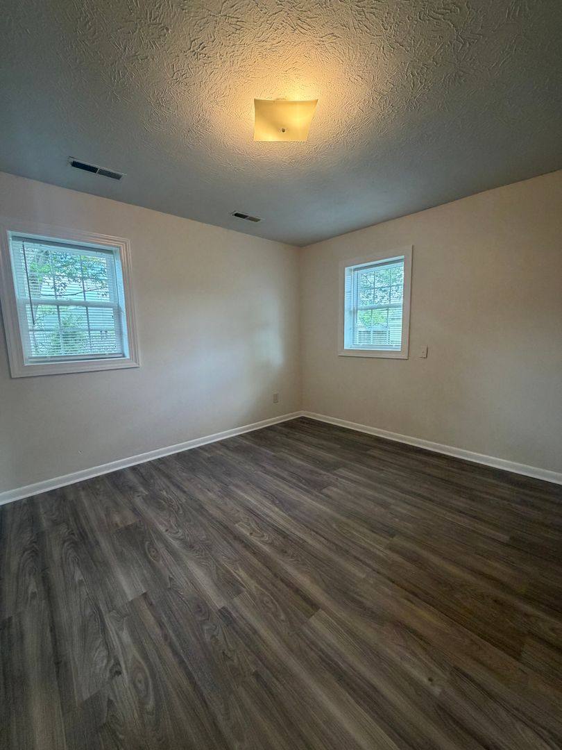 House for rent at 1103 Stratford St, Barberton, OH 44203