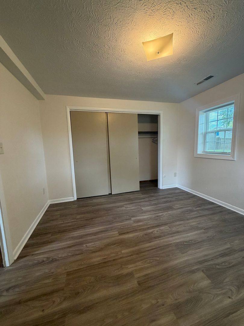 House for rent at 1103 Stratford St, Barberton, OH 44203