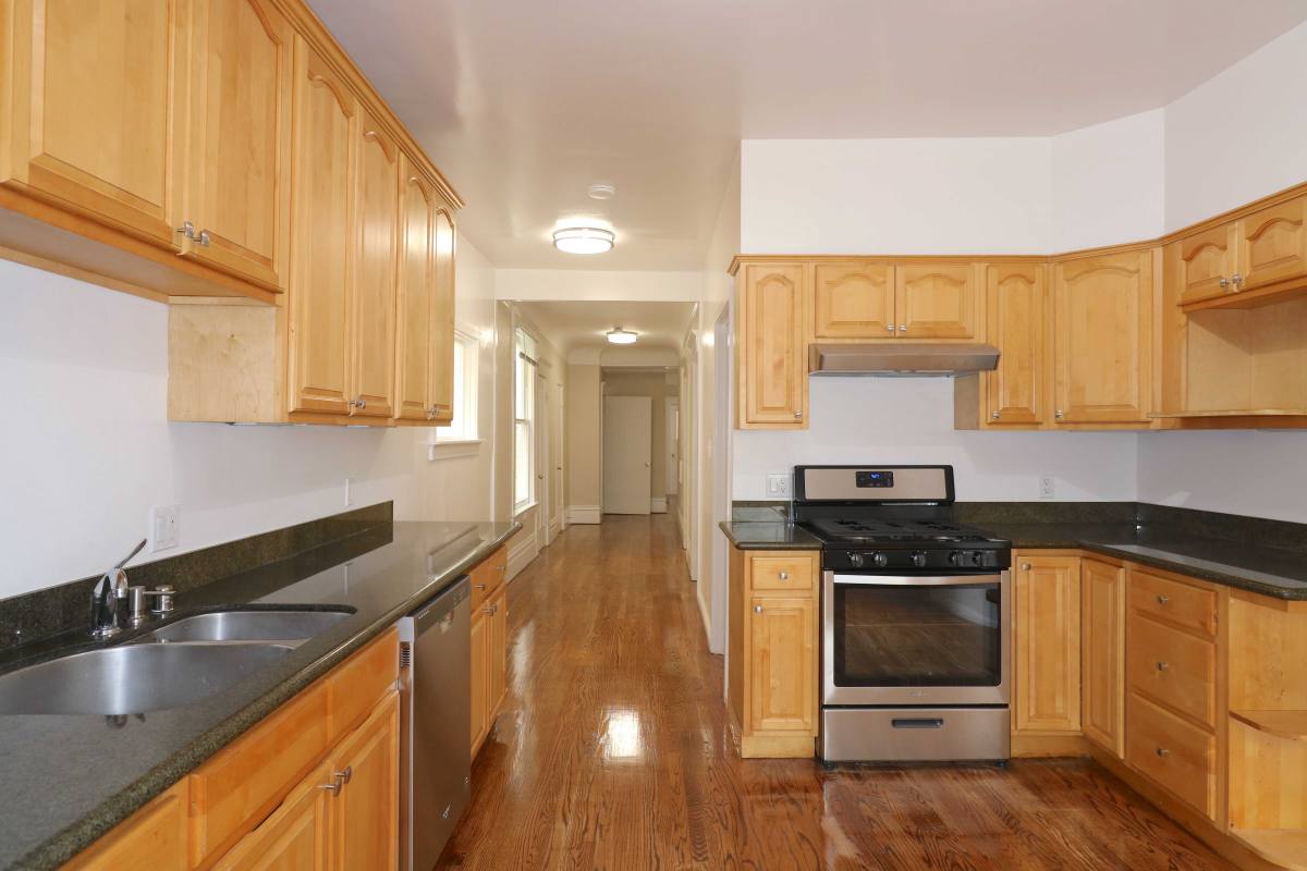Apartment for rent at 1615 Golden Gate Ave, San Francisco, CA 94115