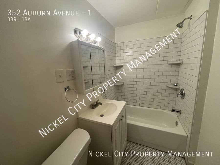 Apartment for rent at 352 Auburn Ave #1, Buffalo, NY 14213