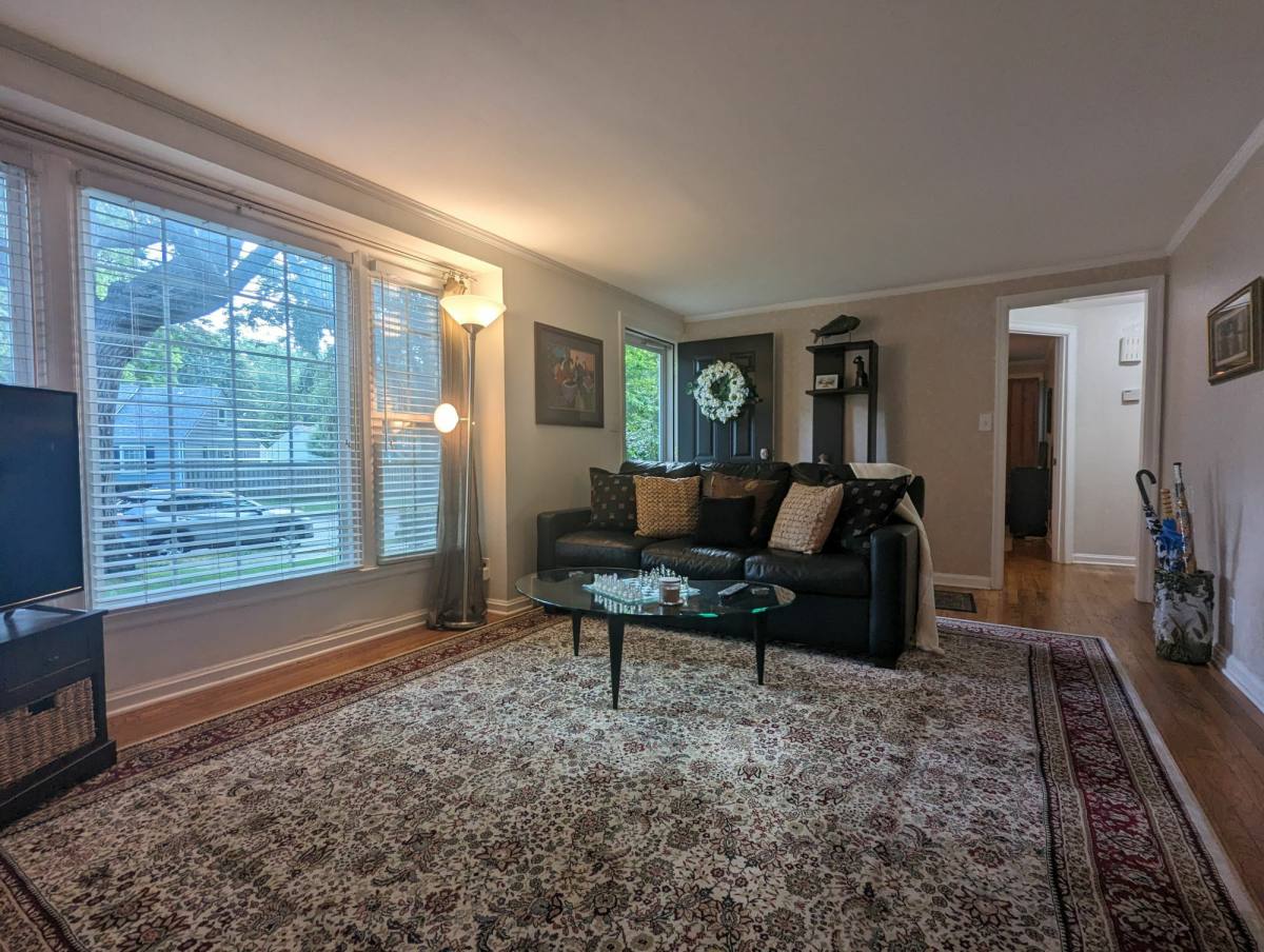 House for rent at 4221 Oxford Rd, Prairie Village, KS 66208
