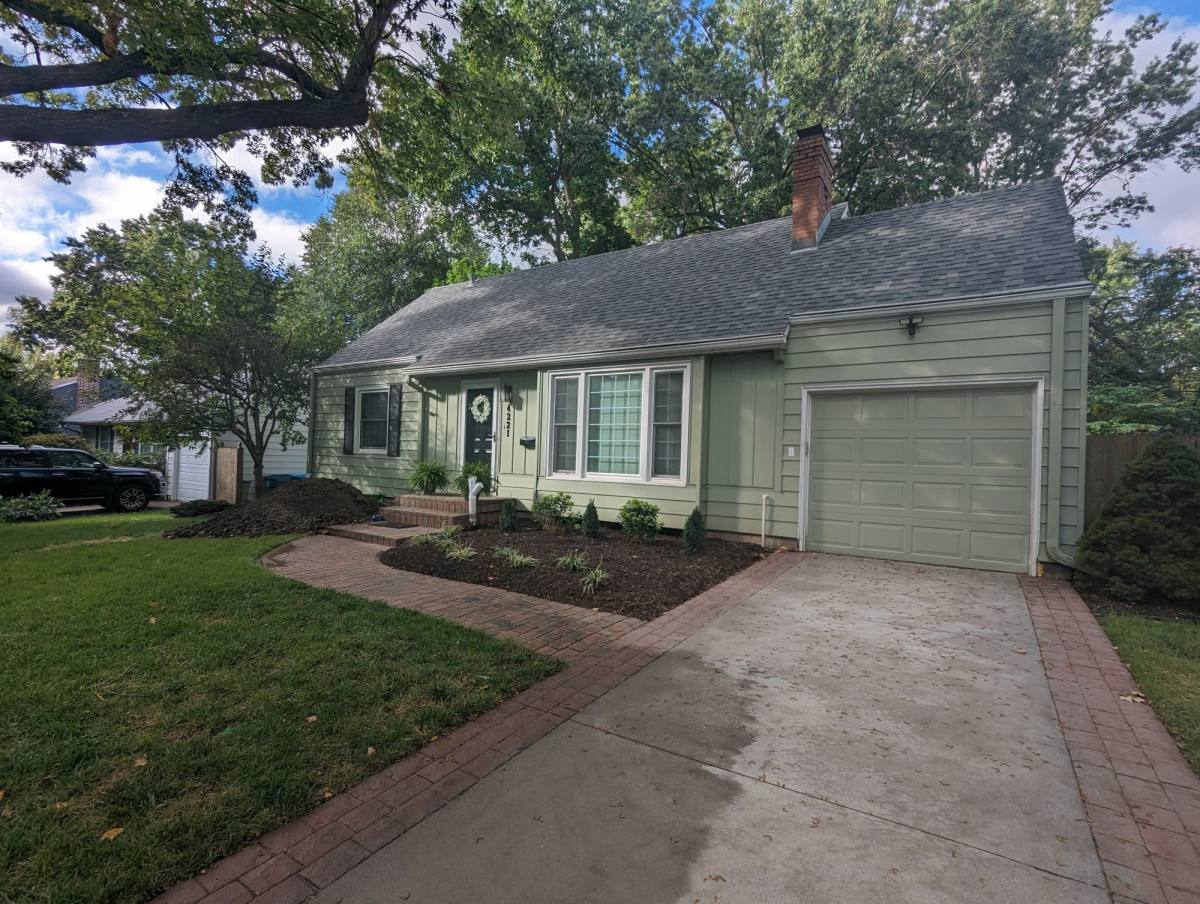 House for rent at 4221 Oxford Rd, Prairie Village, KS 66208