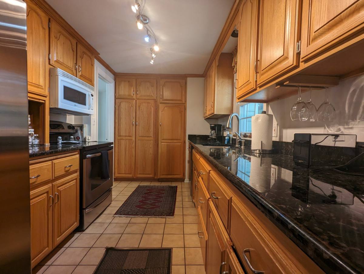 House for rent at 4221 Oxford Rd, Prairie Village, KS 66208