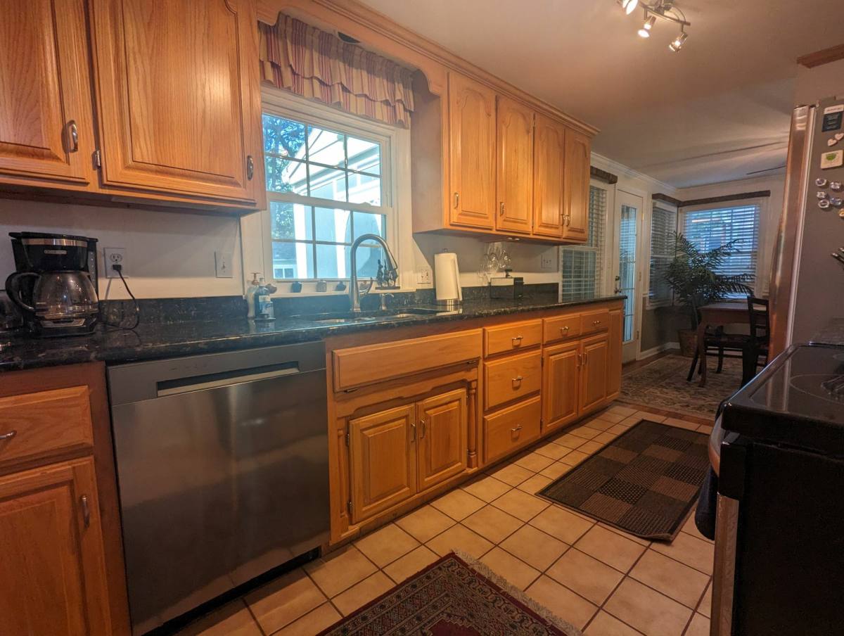 House for rent at 4221 Oxford Rd, Prairie Village, KS 66208
