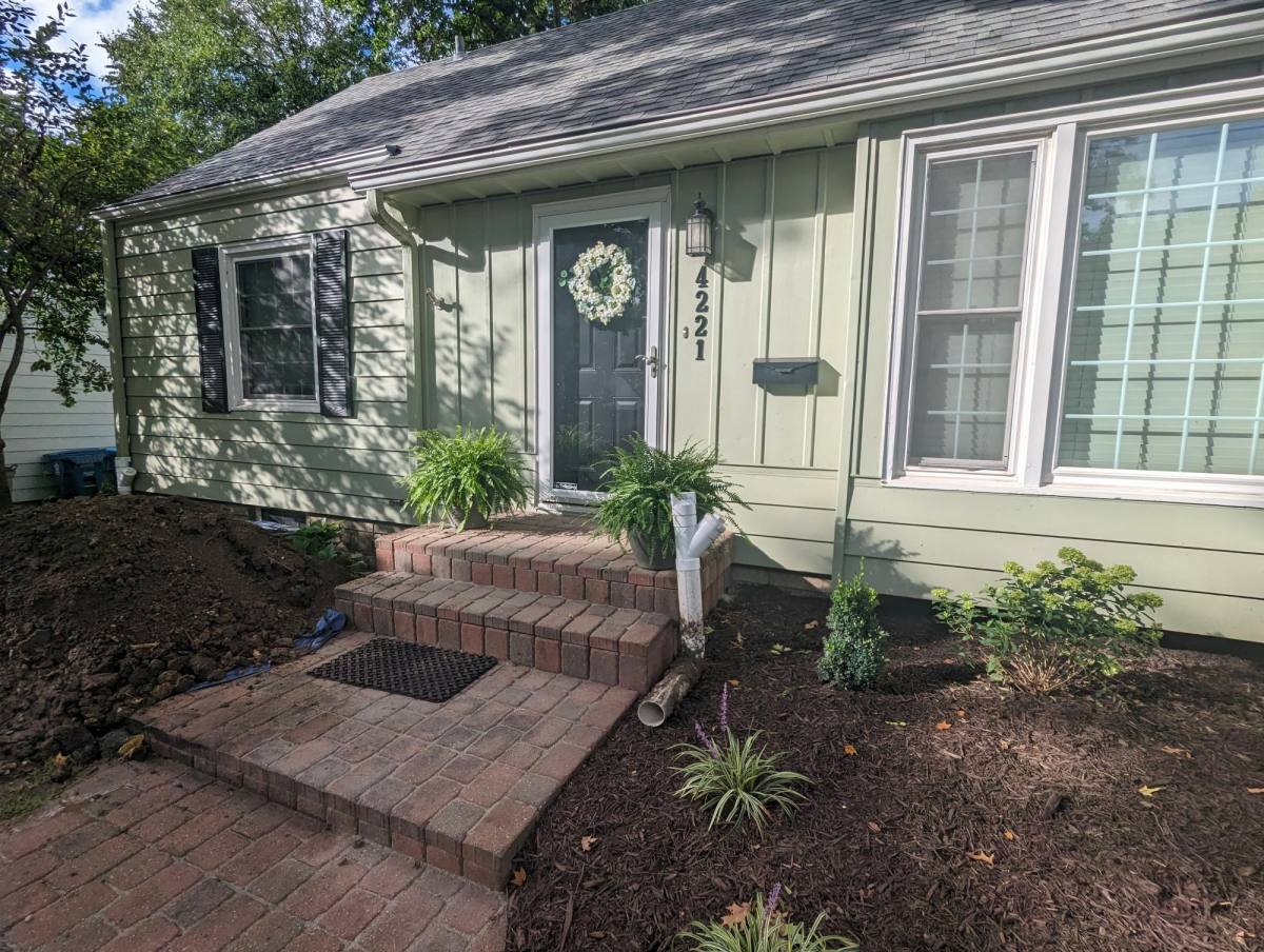 House for rent at 4221 Oxford Rd, Prairie Village, KS 66208