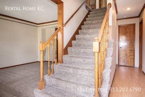 House for rent at 11602 Monrovia, Overland Park, KS 66210