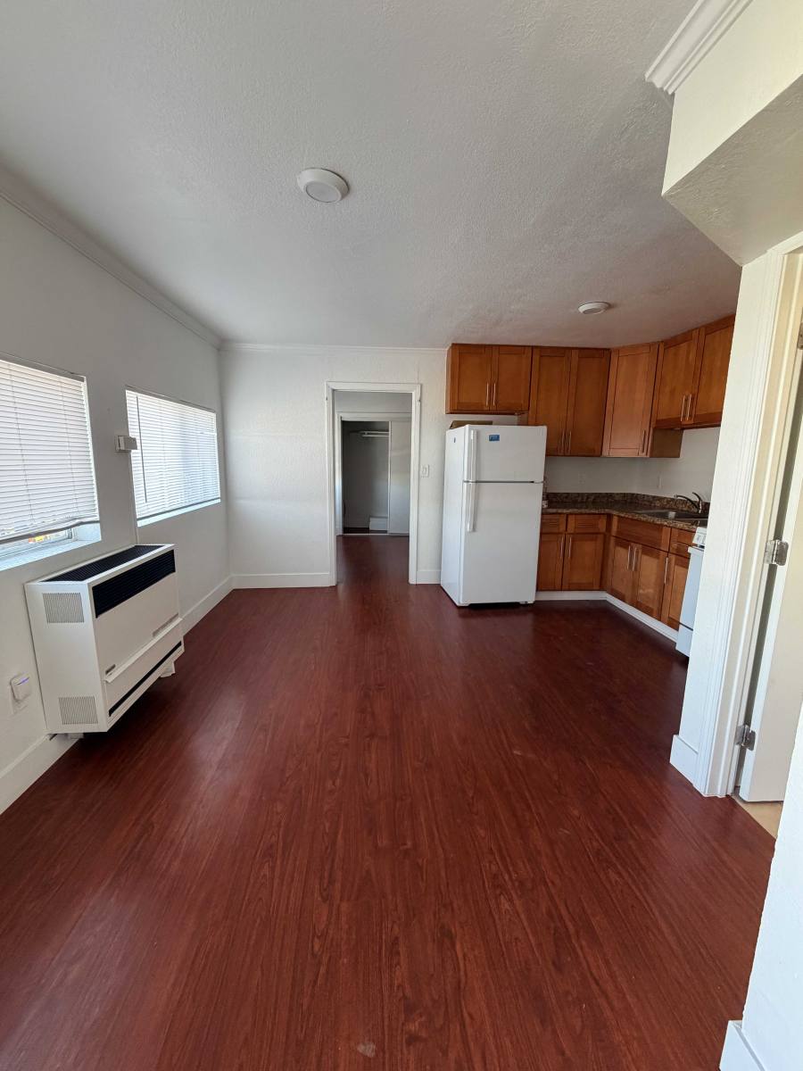 Apartment for rent at 1810 E 25th St, Oakland, CA 94606
