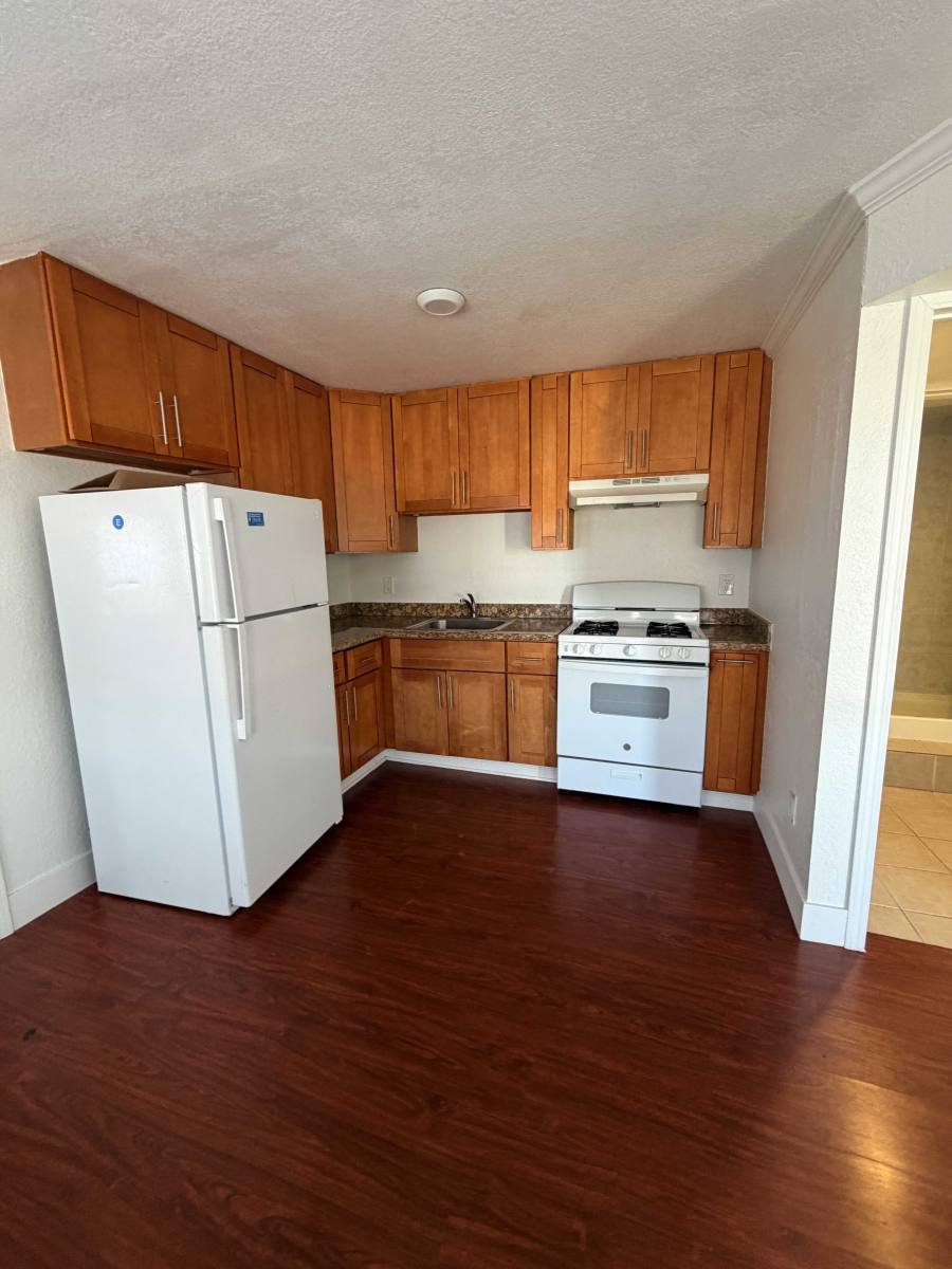 Apartment for rent at 1810 E 25th St, Oakland, CA 94606
