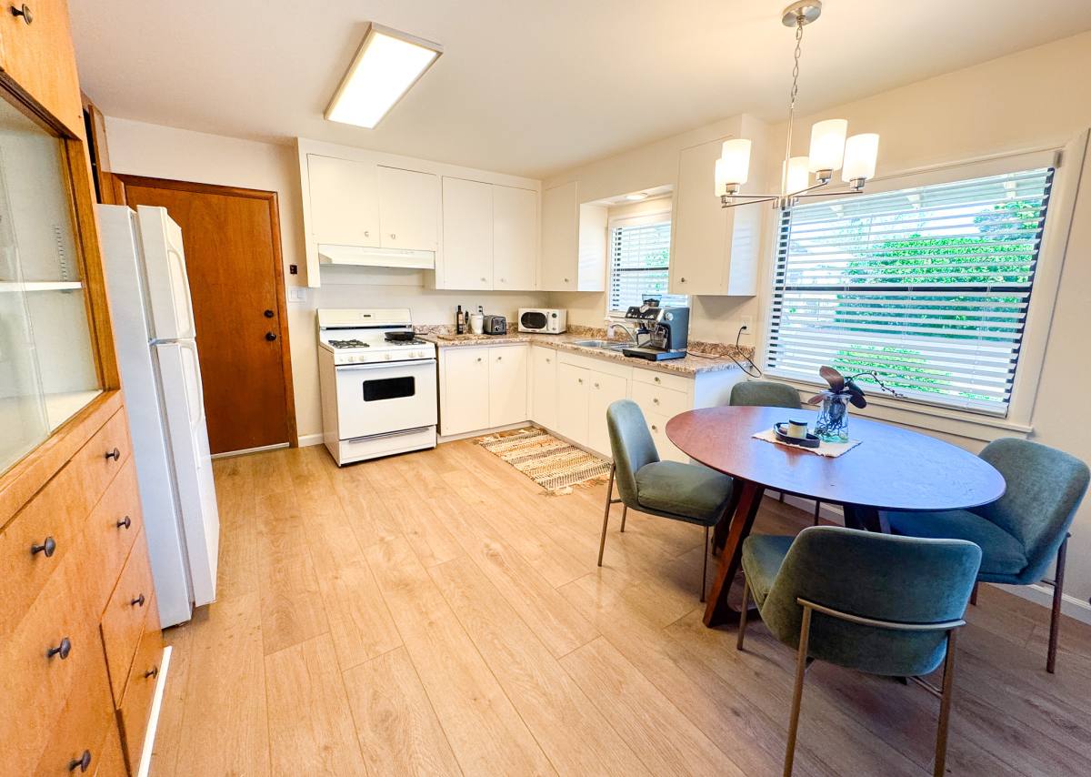 House for rent at 123 S E St, Cloverdale, CA 95425