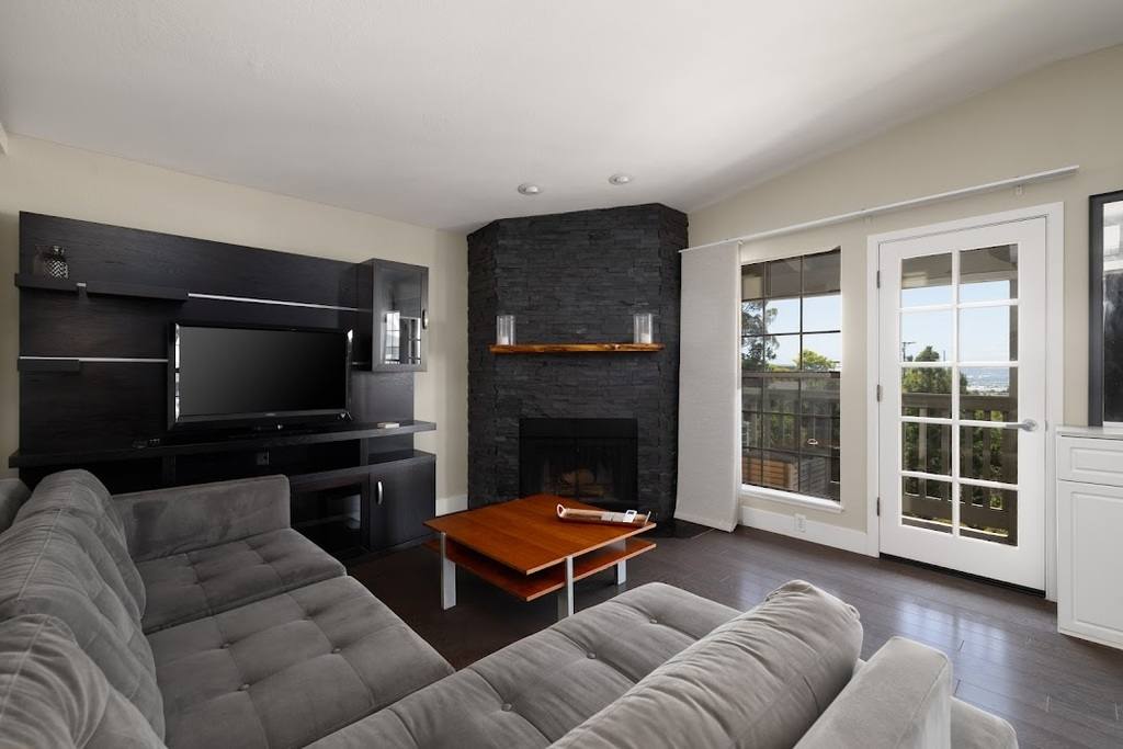 Condo for rent at 2215 Linwood St #C5, San Diego, CA 92110