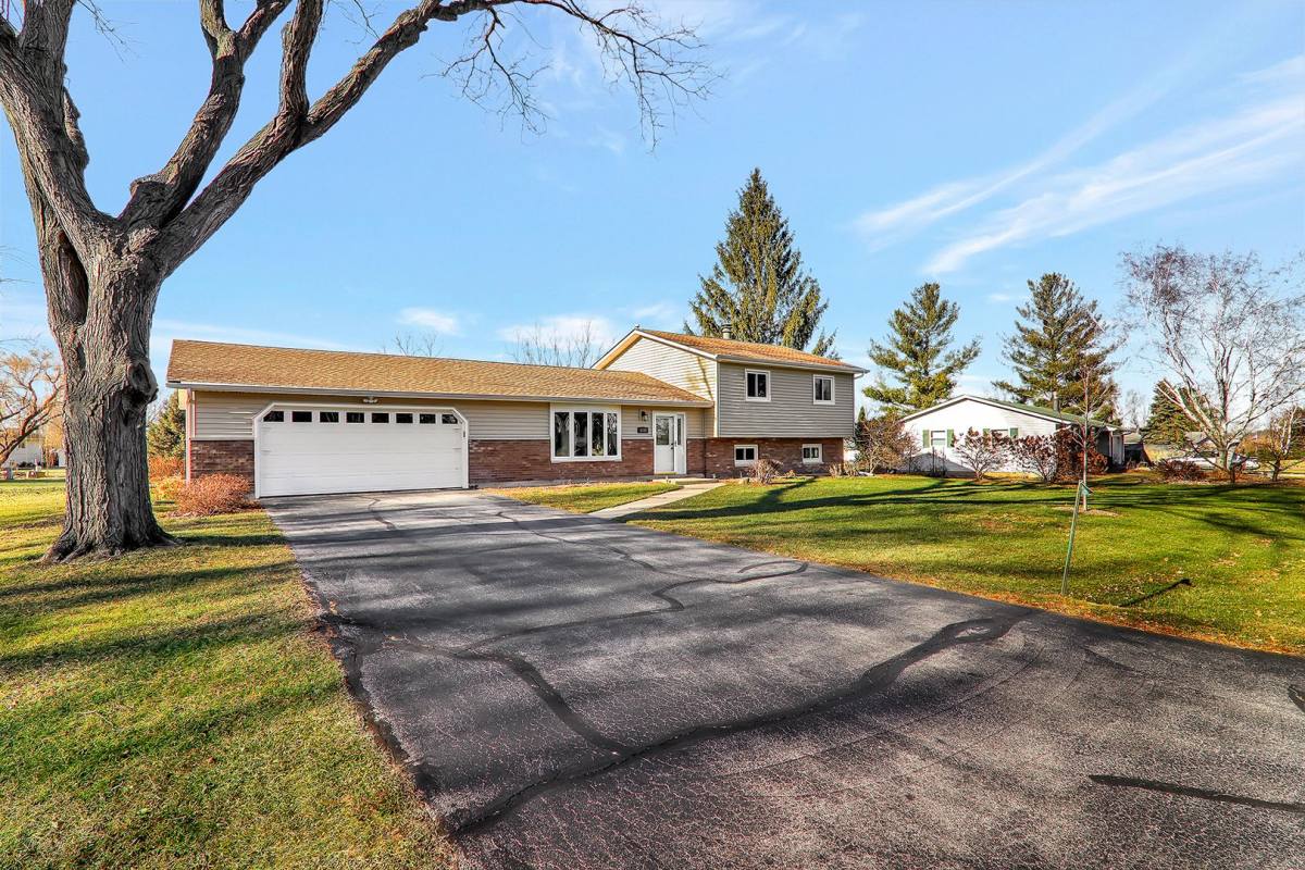 House for rent at 3789 Skyhigh Rd, Mount Horeb, WI 53572