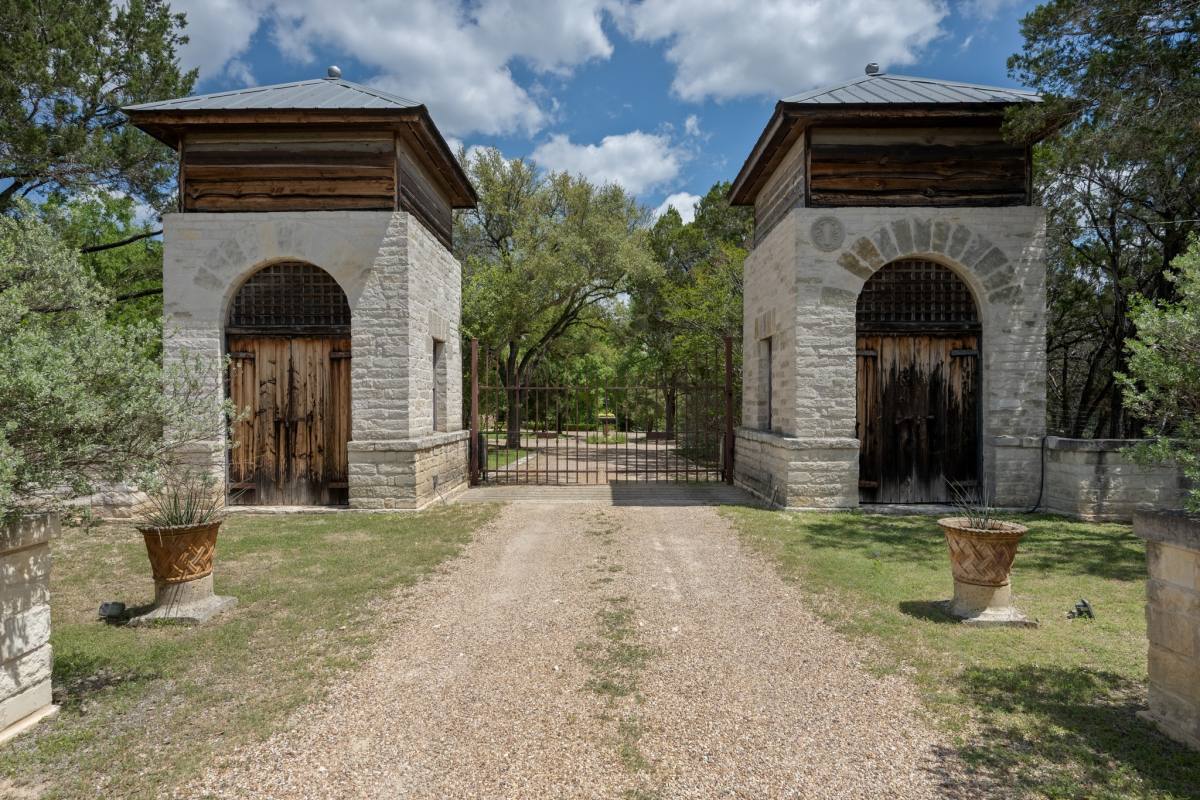 House for rent at 907 Crystal Creek Dr, Austin, TX 78746