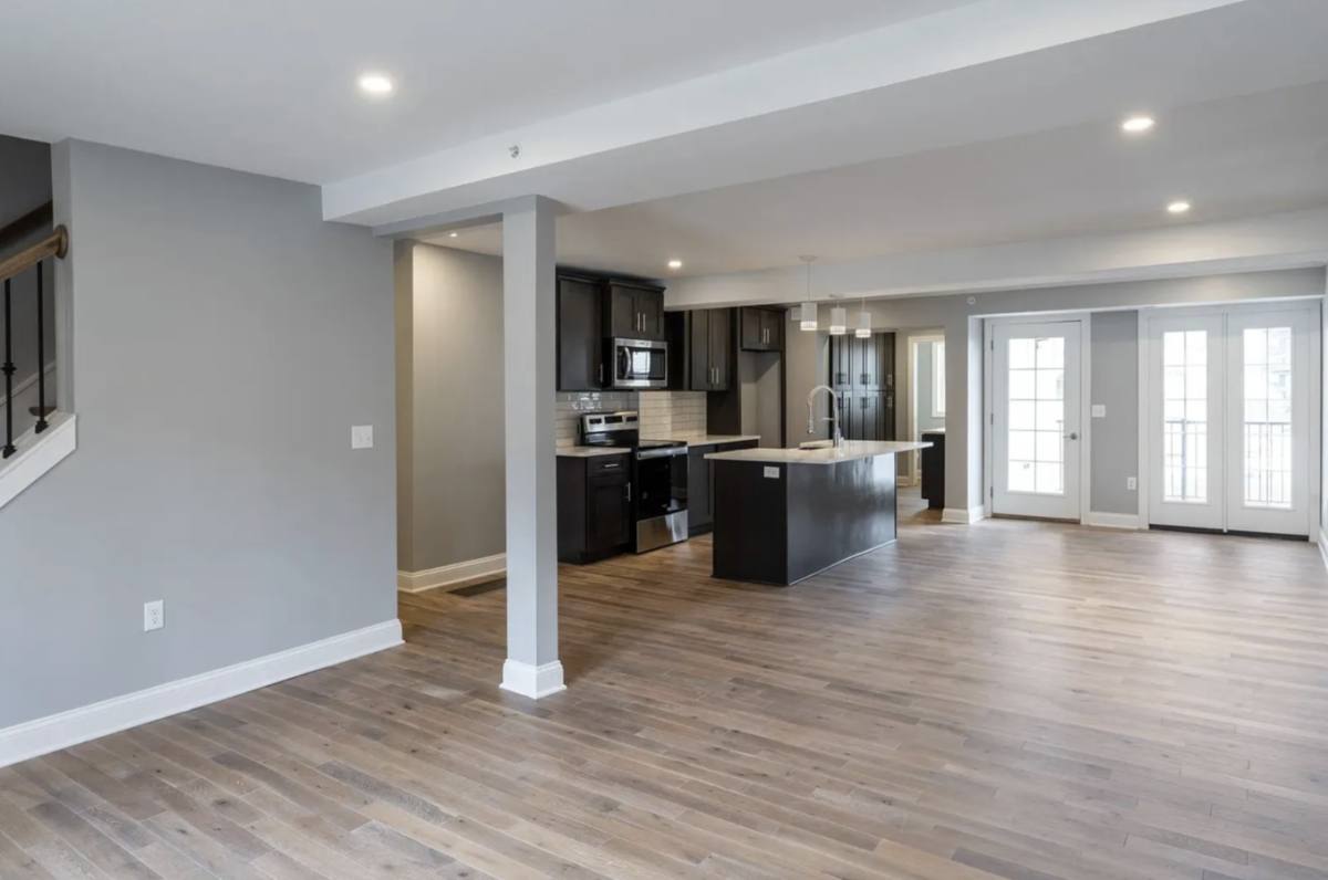 Townhouse for rent at 4462 Broadway Blvd, Kansas City, MO 64111