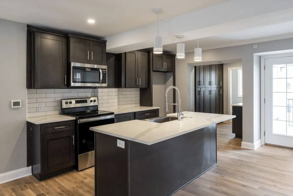 Townhouse for rent at 4462 Broadway Blvd, Kansas City, MO 64111