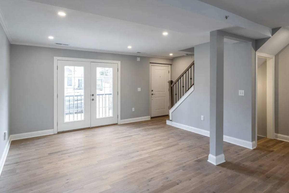 Townhouse for rent at 4464 Broadway Blvd, Kansas City, MO 64111