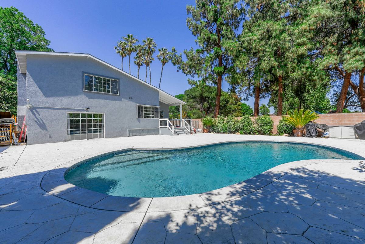 House for rent at 20212 Valerio St, Winnetka, CA 91306