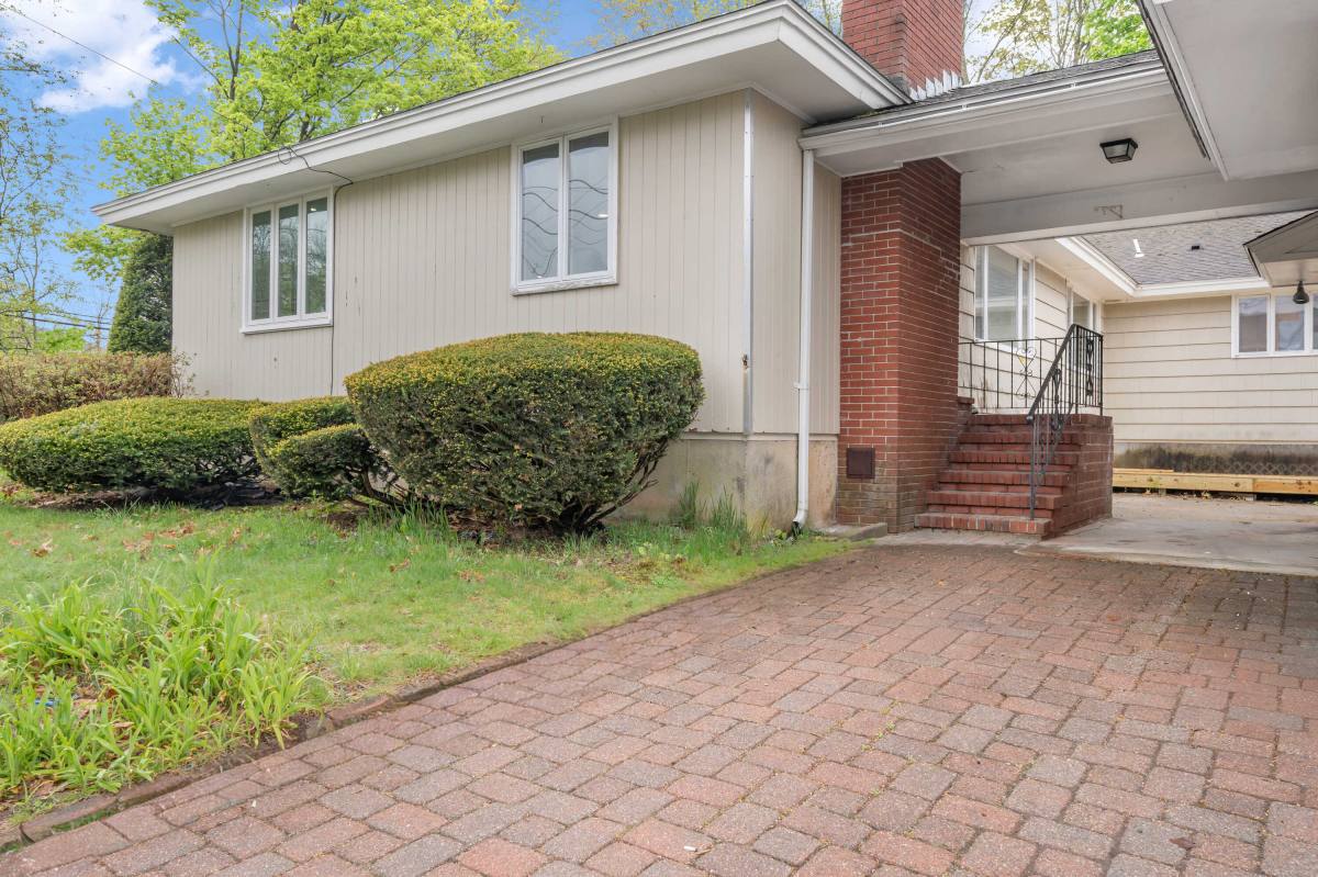 Apartment for rent at 35 Peters St, North Andover, MA 01845