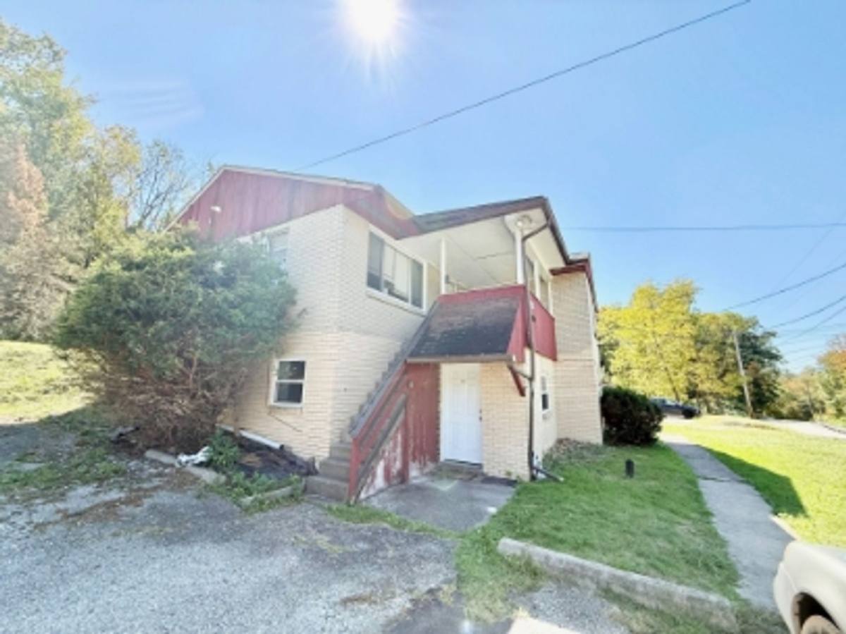 Apartment for rent at 2580 Pitcairn Rd, Monroeville, PA 15146