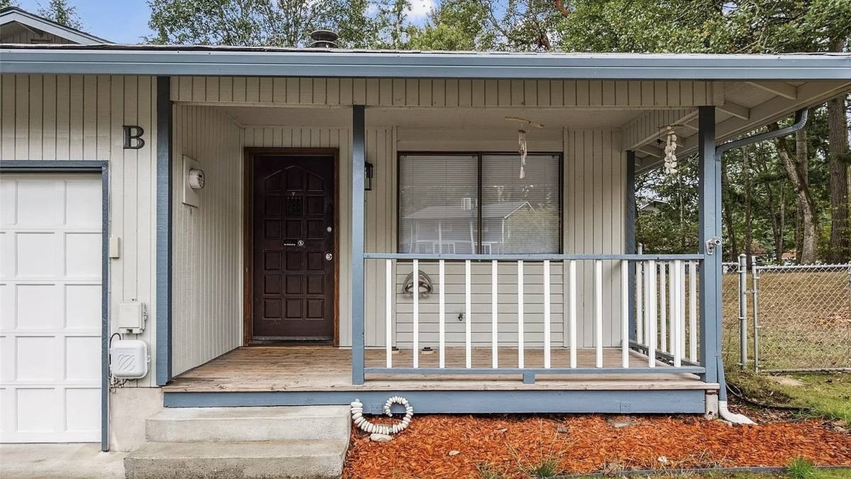 Townhouse for rent at 9133 Tolo Court NE #B, Olympia, WA 98516