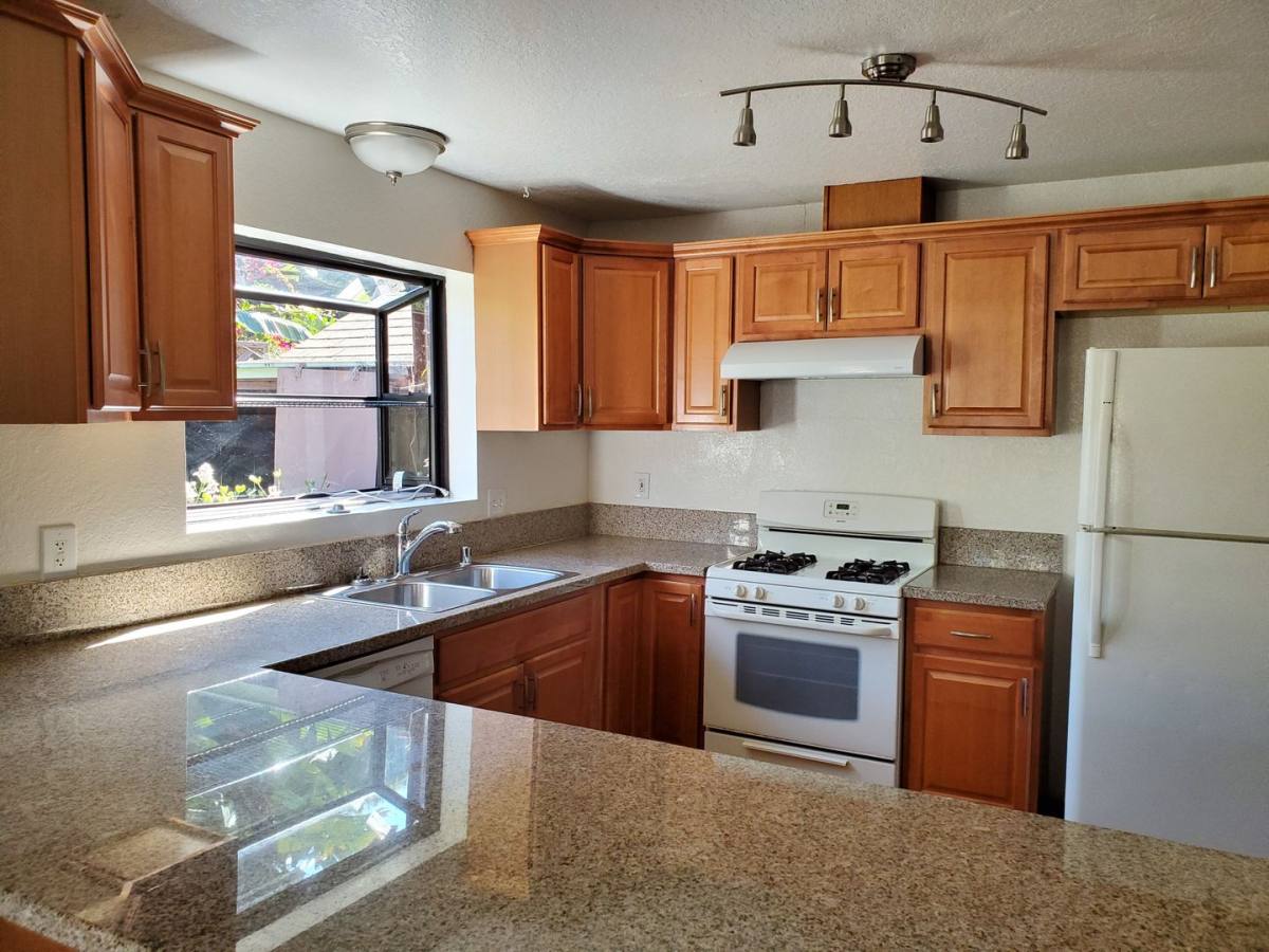 Townhouse for rent at 1457 N Vulcan Ave, Encinitas, CA 92024