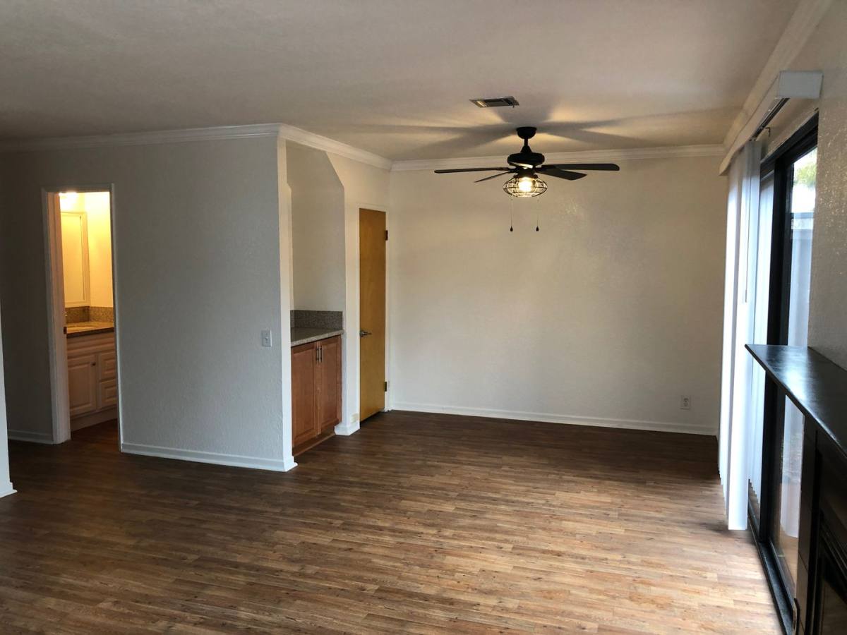 Townhouse for rent at 1457 N Vulcan Ave, Encinitas, CA 92024