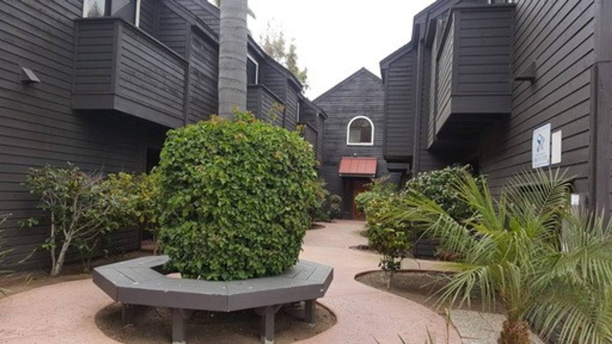 Townhouse for rent at 1457 N Vulcan Ave, Encinitas, CA 92024