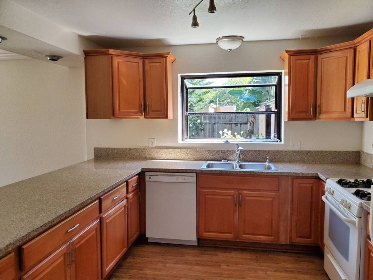 Townhouse for rent at 1457 N Vulcan Ave, Encinitas, CA 92024