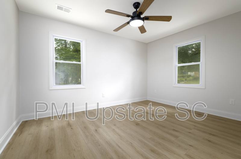 House for rent at 101 Paris View Dr, Travelers Rest, SC 29690