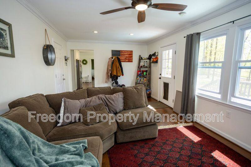 House for rent at 6197 Edwards Dr, Broad Run, VA 20137