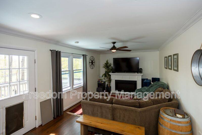 House for rent at 6197 Edwards Dr, Broad Run, VA 20137