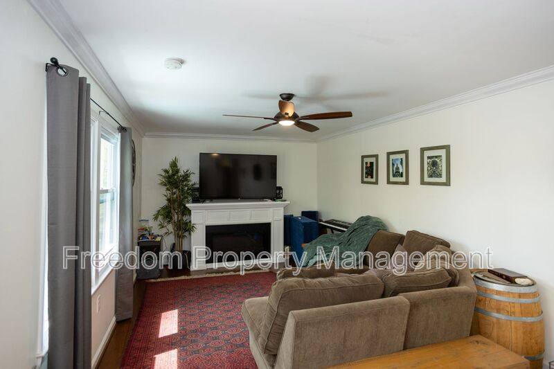House for rent at 6197 Edwards Dr, Broad Run, VA 20137