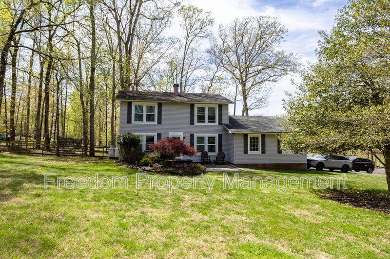 House for rent at 6197 Edwards Dr, Broad Run, VA 20137