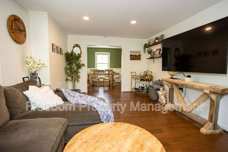 House for rent at 6197 Edwards Dr, Broad Run, VA 20137