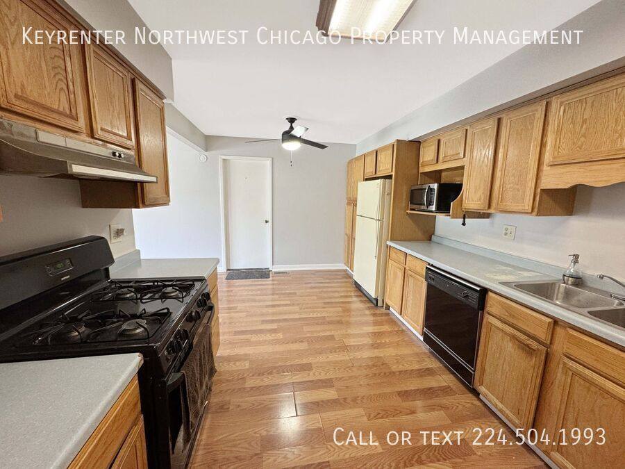 Townhouse for rent at 1315 Kingsbury Dr #C, Hanover Park, IL 60133
